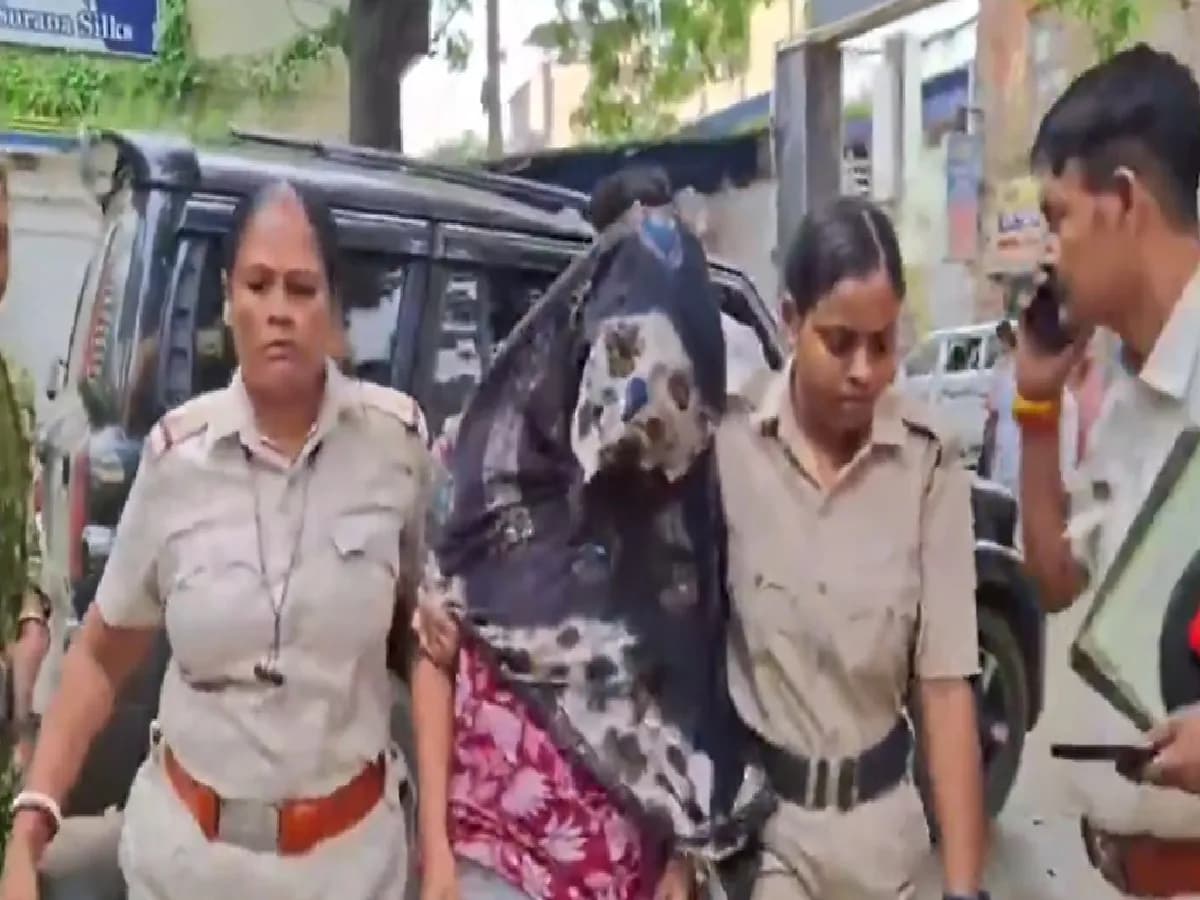 कौन हैं अर्पिता सरकार? झारखंड से STF ने किया गिरफ्तार, जैश-ए-मोहम्मद नेटवर्क से जुड़े होने के आरोपों की जांच तेज कौन हैं अर्पिता सरकार? झारखंड से STF ने किया गिरफ्तार, जैश-ए-मोहम्मद नेटवर्क से जुड़े होने के आरोपों की जांच तेज