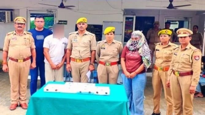 लखनऊ में पत्नी की हत्या का सनसनीखेज मामला, पति और गर्लफ्रेंड गिरफ्तार; गोमती नदी में फेंका शव लखनऊ में पत्नी की हत्या का सनसनीखेज मामला, पति और गर्लफ्रेंड गिरफ्तार; गोमती नदी में फेंका शव