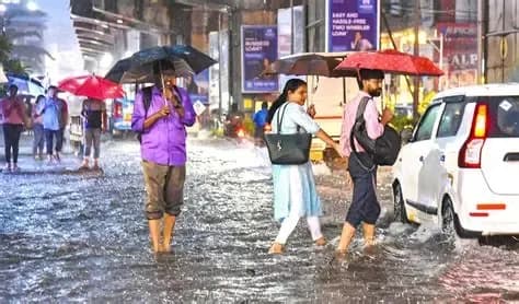 केरल में भारी बारिश और बाढ़ से 15 लोगों की मौत, 11 हजार से ज्यादा लोग राहत शिविरों में; NDRF और सेना अलर्ट पर केरल में भारी बारिश और बाढ़ से 15 लोगों की मौत, 11 हजार से ज्यादा लोग राहत शिविरों में; NDRF और सेना अलर्ट पर