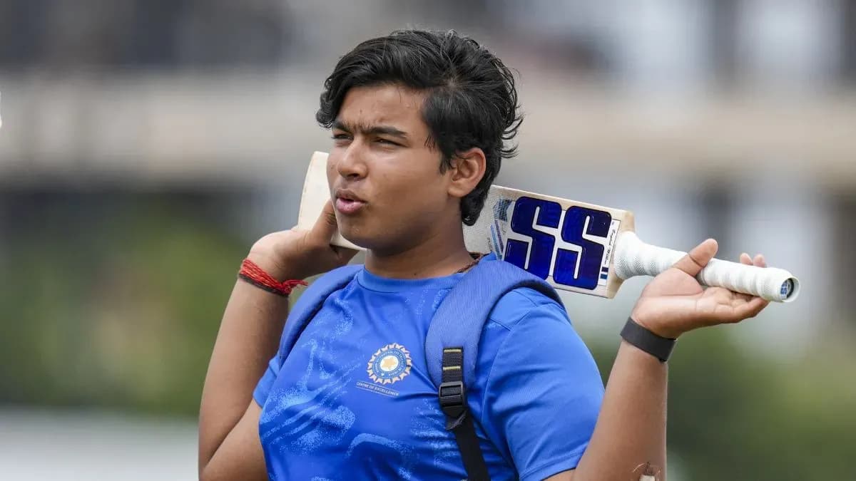 Duleep Trophy 2026: वैभव सूर्यवंशी ने बल्ले से नहीं, गेंद से मचाया धमाल, दूसरे ओवर में झटके 2 विकेट Duleep Trophy 2026: वैभव सूर्यवंशी ने बल्ले से नहीं, गेंद से मचाया धमाल, दूसरे ओवर में झटके 2 विकेट