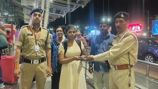 इंदौर में 8 लाख रुपये से भरा बैग लिफ्ट में भूला शख्स, CCTV से आरोपी तक पहुंची पुलिस इंदौर में 8 लाख रुपये से भरा बैग लिफ्ट में भूला शख्स, CCTV से आरोपी तक पहुंची पुलिस