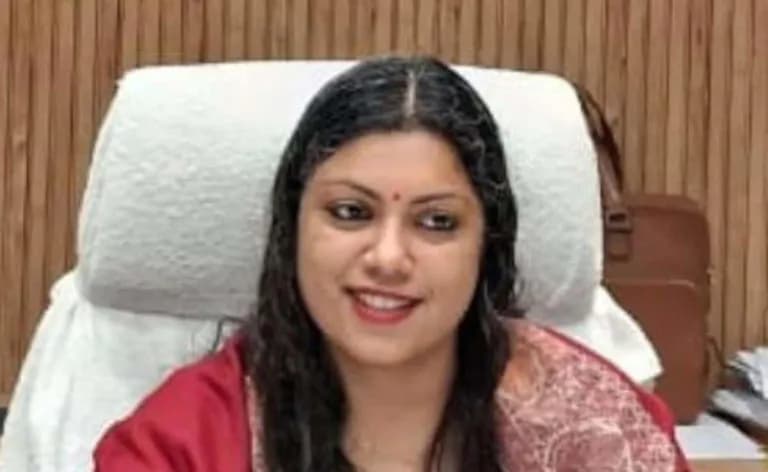 इलाहाबाद हाई कोर्ट की तीखी टिप्पणी: नोएडा डीएम मेधा रूपम की NSA हिरासत पर सवालों के घेरे में प्रशासन इलाहाबाद हाई कोर्ट की तीखी टिप्पणी: नोएडा डीएम मेधा रूपम की NSA हिरासत पर सवालों के घेरे में प्रशासन