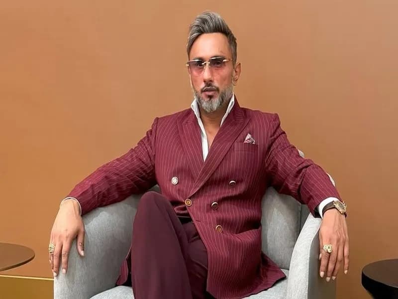 Honey Singh Maharashtra Cyber Case: तीन बार पेश न होने पर Arrest Warrant की तैयारी, Look-Out Circular की प्रक्रिया भी शुरू Honey Singh Maharashtra Cyber Case: तीन बार पेश न होने पर Arrest Warrant की तैयारी, Look-Out Circular की प्रक्रिया भी शुरू