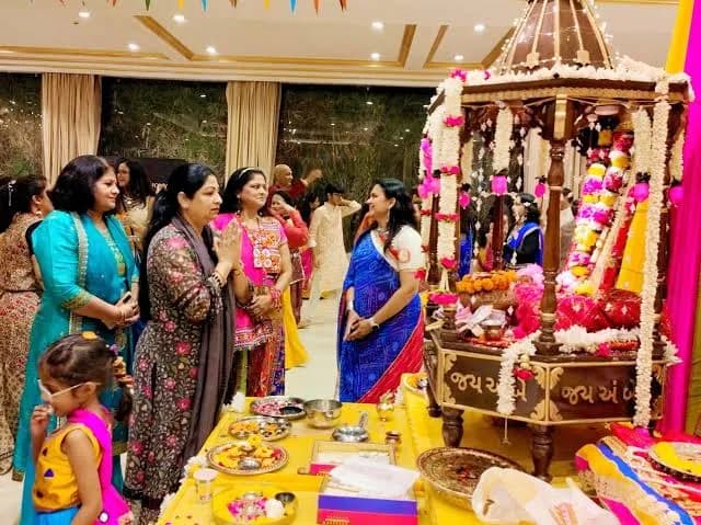 विदेशी मेहमान भी हुए गरबा के रंग में रंगे, स्विट्जरलैंड की राजदूत ने किया डांस विदेशी मेहमान भी हुए गरबा के रंग में रंगे, स्विट्जरलैंड की राजदूत ने किया डांस
